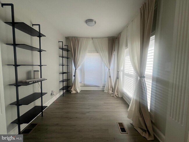 Building Photo - 3031 Shannon Dr