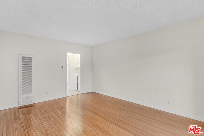 Building Photo - 2637 S Centinela Ave