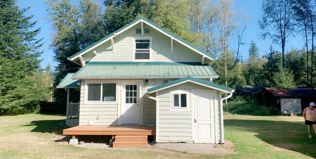 Building Photo - 9022 Valley View Rd