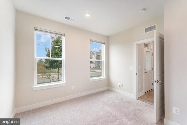 Building Photo - 1579 Sandpiper Bay Lp