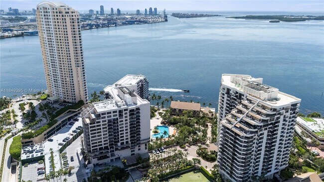 Building Photo - 540 Brickell Key Dr