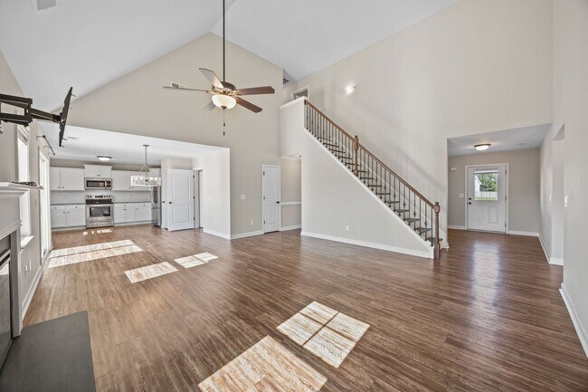 Building Photo - Welcome to Peyton's Lake!