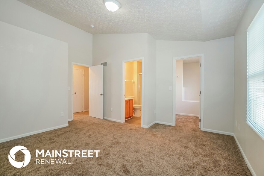 Building Photo - 1852 Meadowlawn Dr