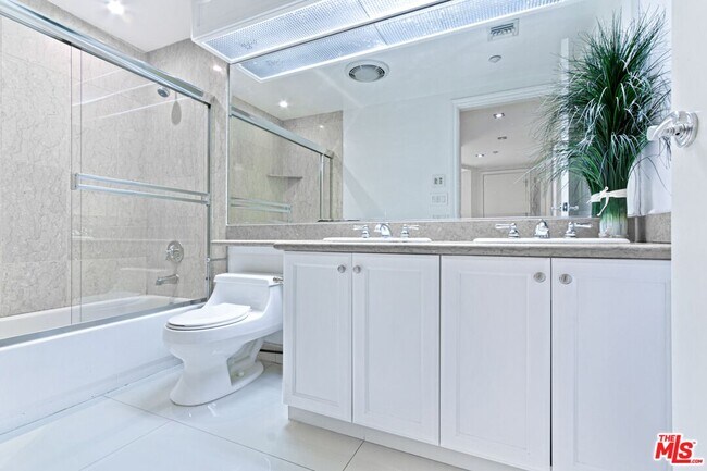 Building Photo - 11921 Dorothy St