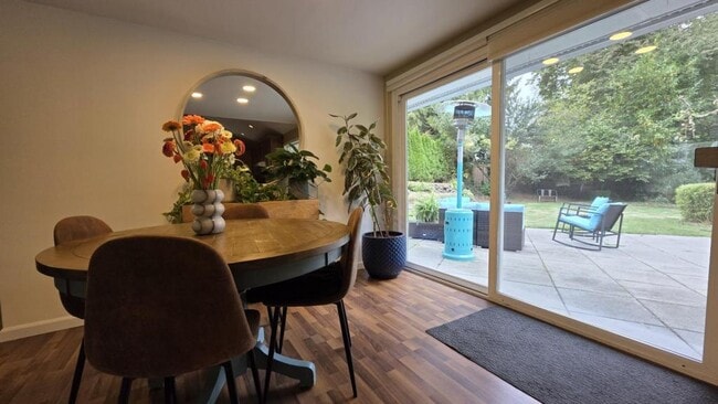 Building Photo - 10632 SE 4th St