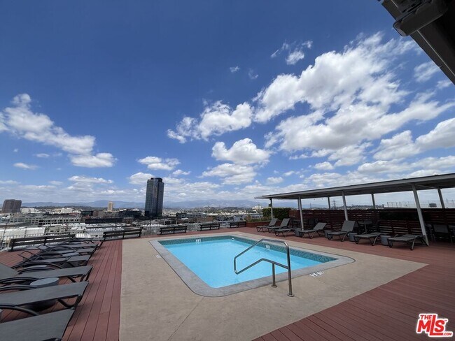 Building Photo - 1855 Industrial St