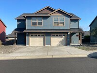 Building Photo - 1009 SW Juniper Gdns Ln