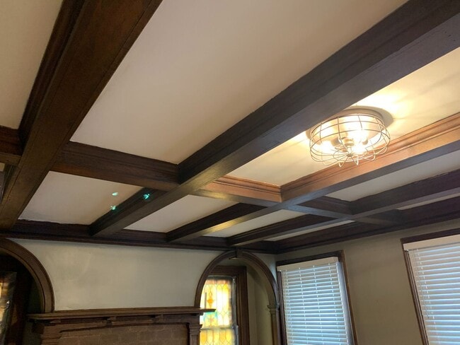 Building Photo - 827 S Braddock Ave