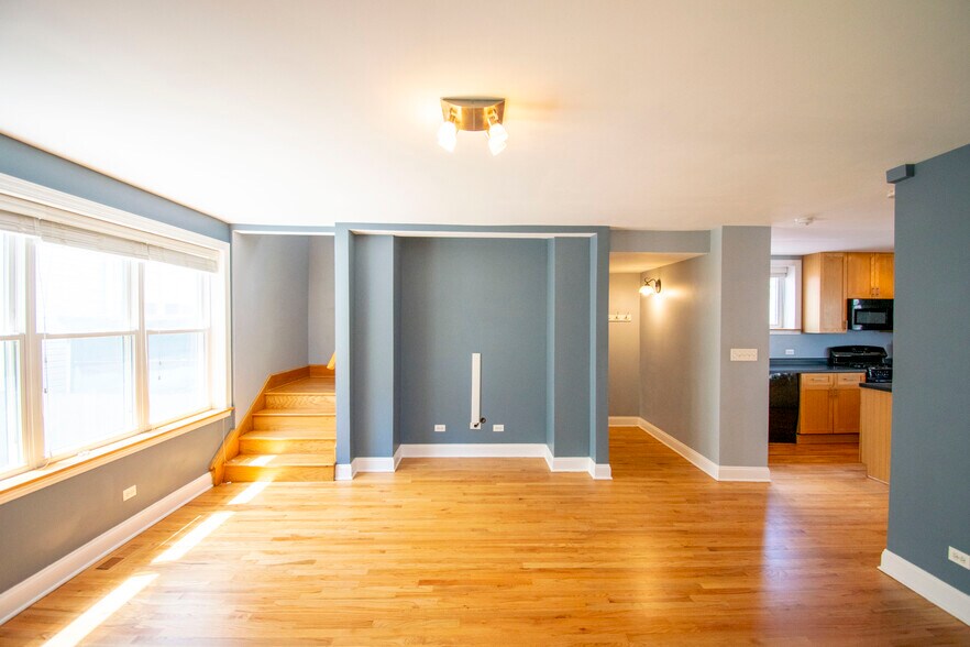 Building Photo - 2736 W Evergreen Ave