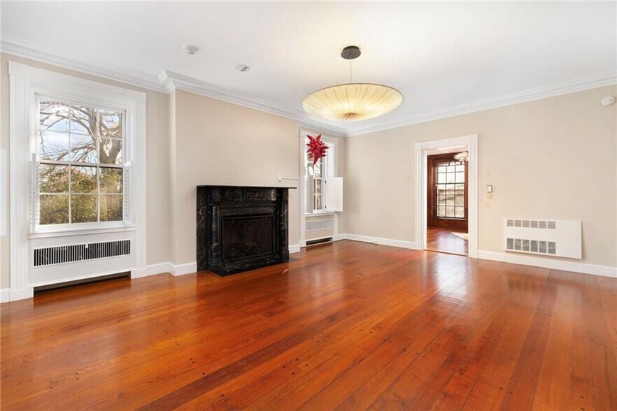 Building Photo - 72 Manning St