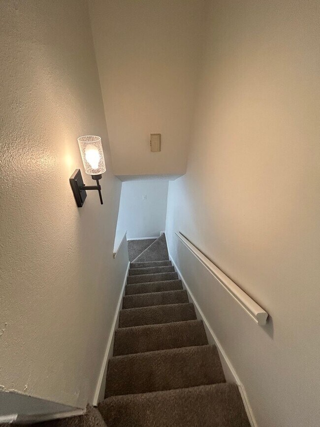 Building Photo - Come and see this well-kept beautiful home today!