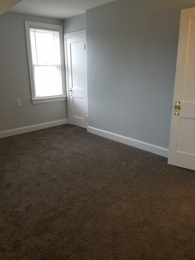 Building Photo - 22 Reba Ave