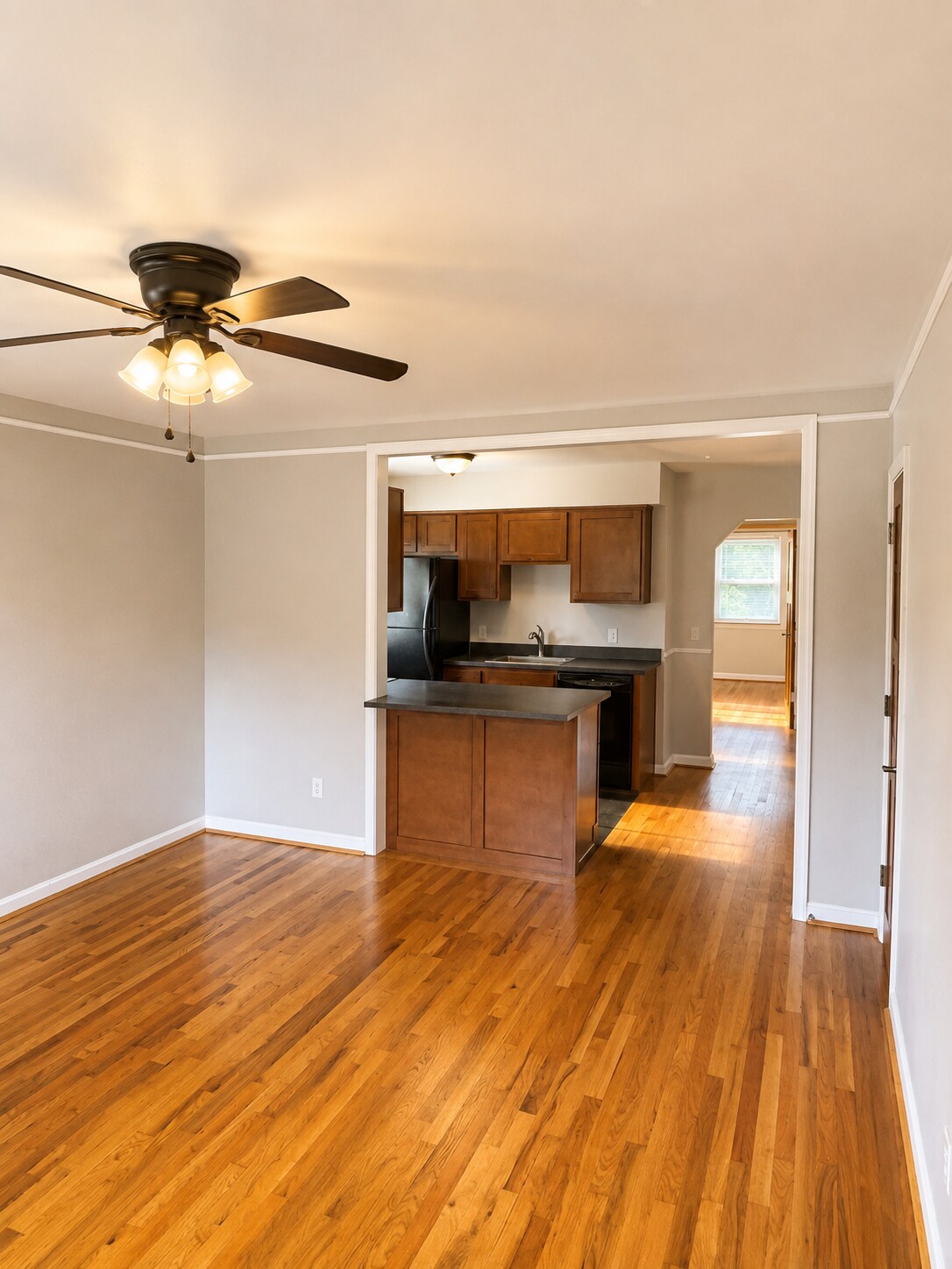Building Photo - 637 Maple Dr