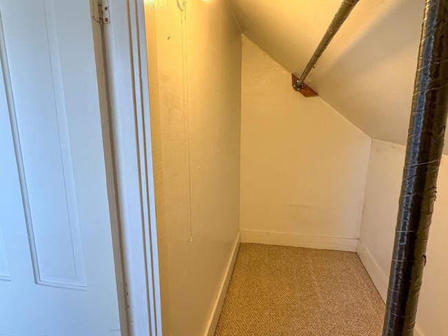 Building Photo - 334 Elm St