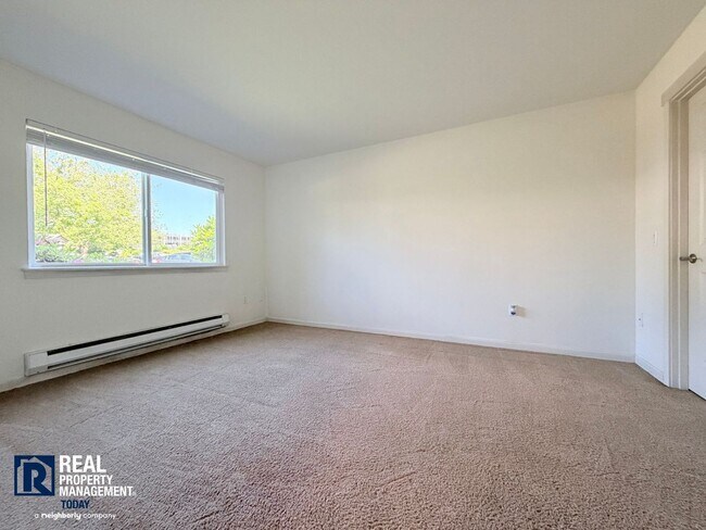 Building Photo - Charming 2-Bedroom Condo in Kent – Ground Floor Living with Modern Upgrades!