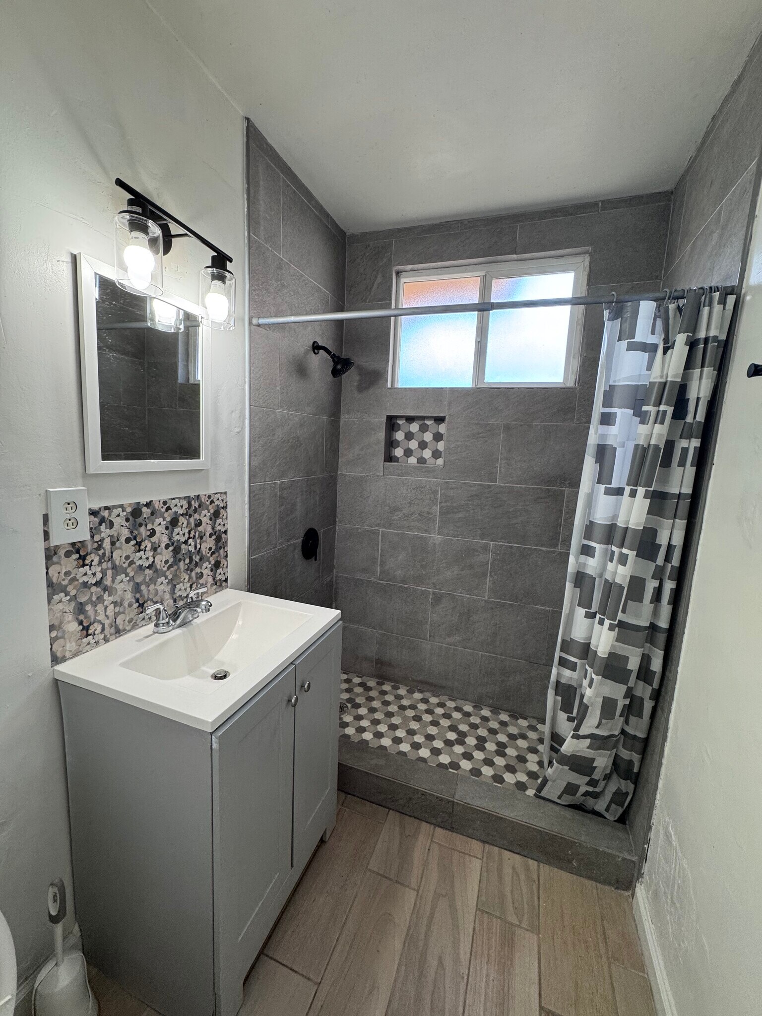 Bathroom - 2770 Glenwood Pl
