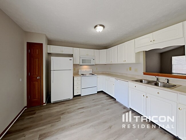 Building Photo - 1372 Evergreen Dr