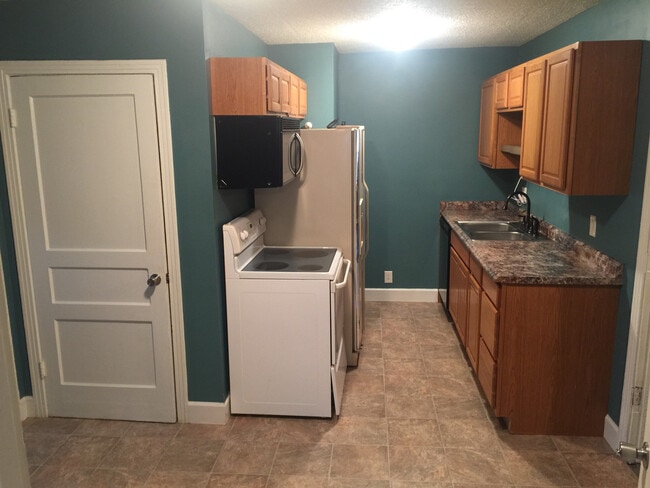 Building Photo - 3 Bedroom 1 Bath House in Madison with Amenities!  $1925/mo