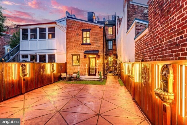 Building Photo - 810 Prince St