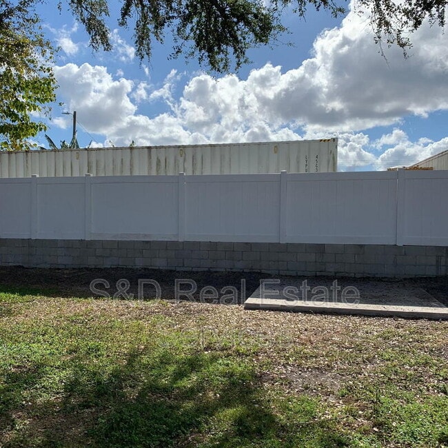 Building Photo - 118 Flamingo Dr