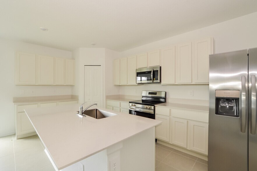 Building Photo - 4405 River Beacon Blvd