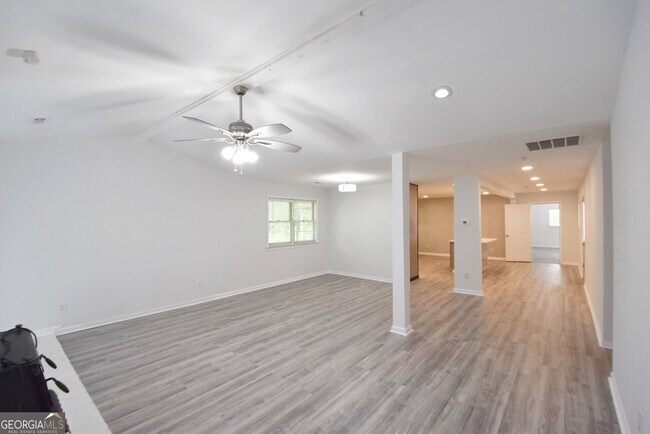 Building Photo - 98 Woodvalley Dr