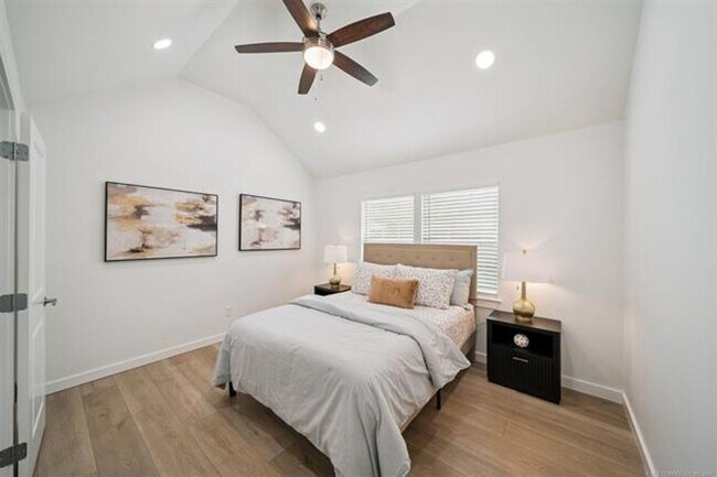 Building Photo - Gorgeous updated and modern open layout