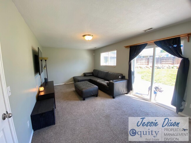 Building Photo - 2014 Jenny Ln.
