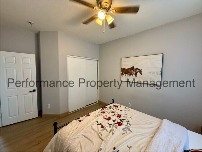 Building Photo - 6107 Shasta Daisy Way