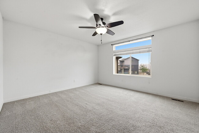 Building Photo - $2,245.95, 2 bed, 2.5 bath located in Denver with a fenced yard.