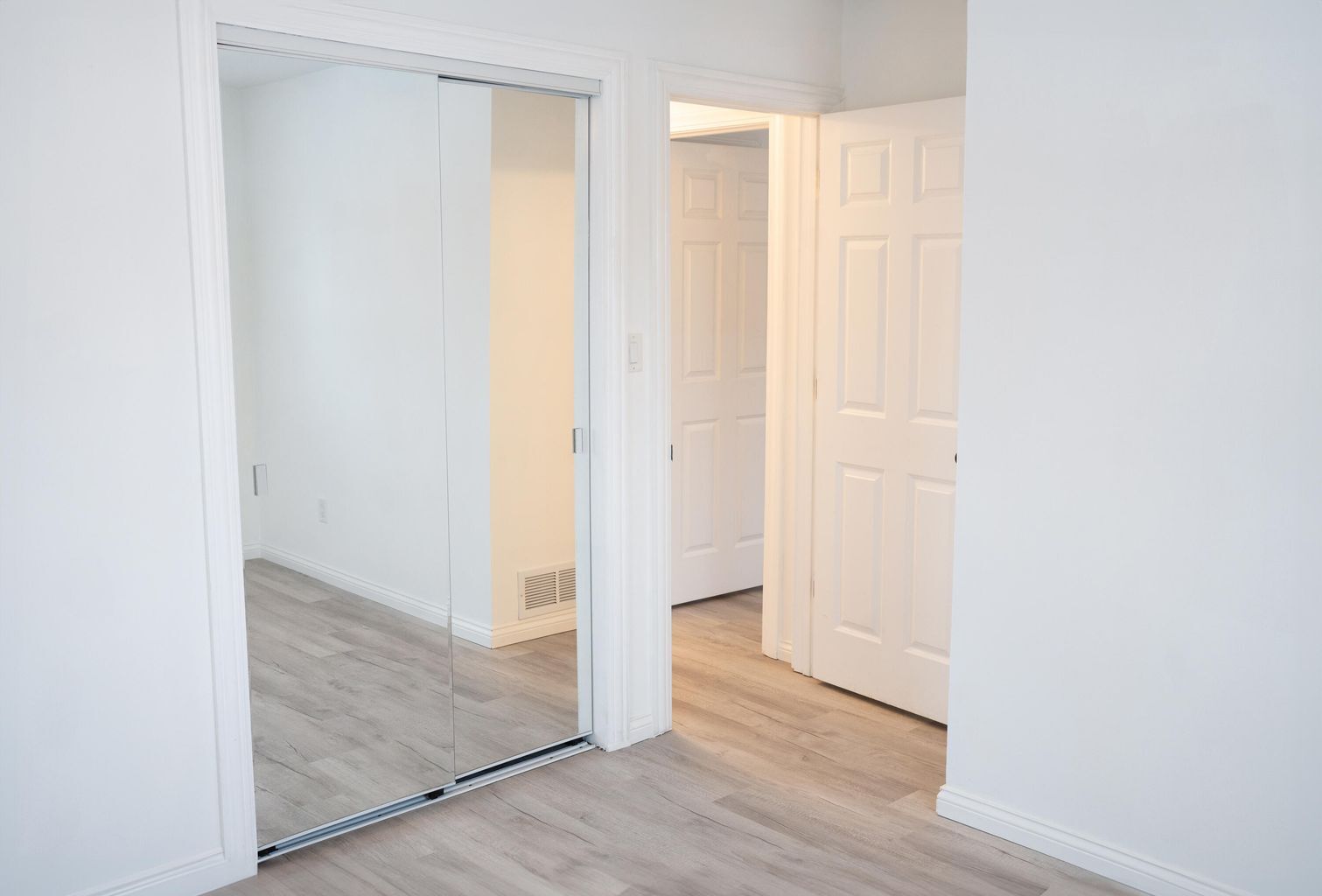 Building Photo - 919 Seneca Dr