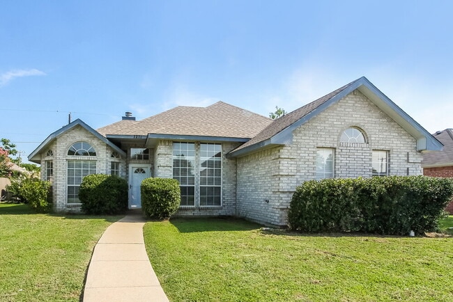 Building Photo - 1211 Old Knoll Dr