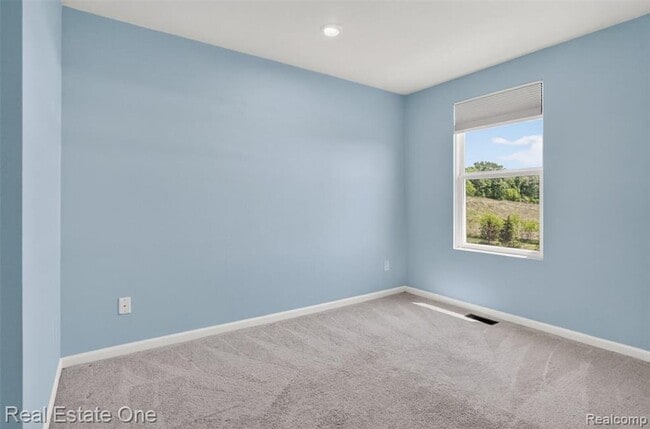 Building Photo - Modern 3-Bedroom Condo in Lake Orion Near I-75