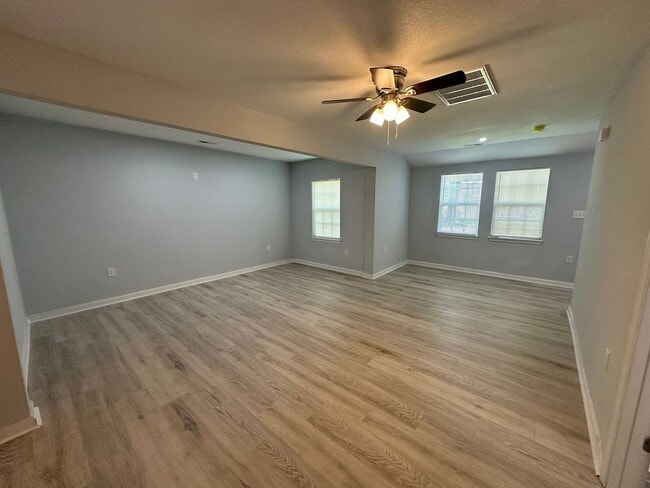 Building Photo - 2 Bed 2 Bath House