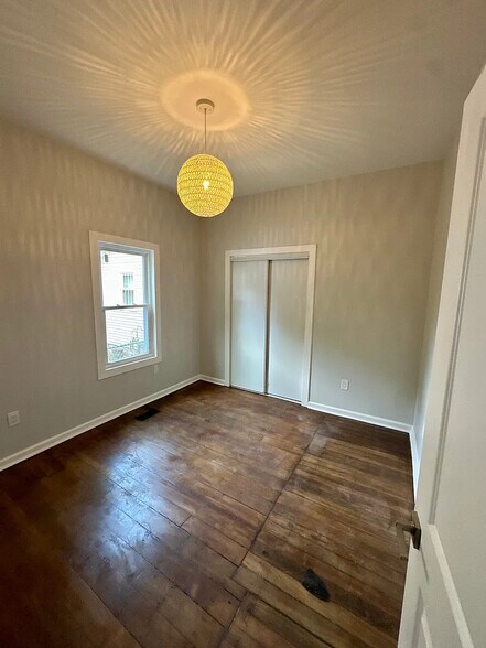 Building Photo - 1619 Starkweather Ave