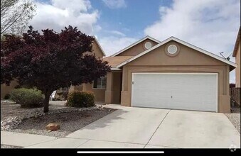 Building Photo - This newly renovated 3 bedroom, 2 bathroom...