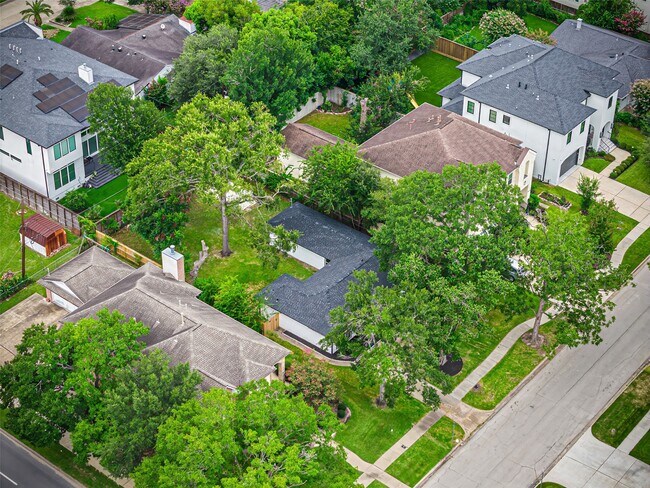 Building Photo - 4626 Holly St