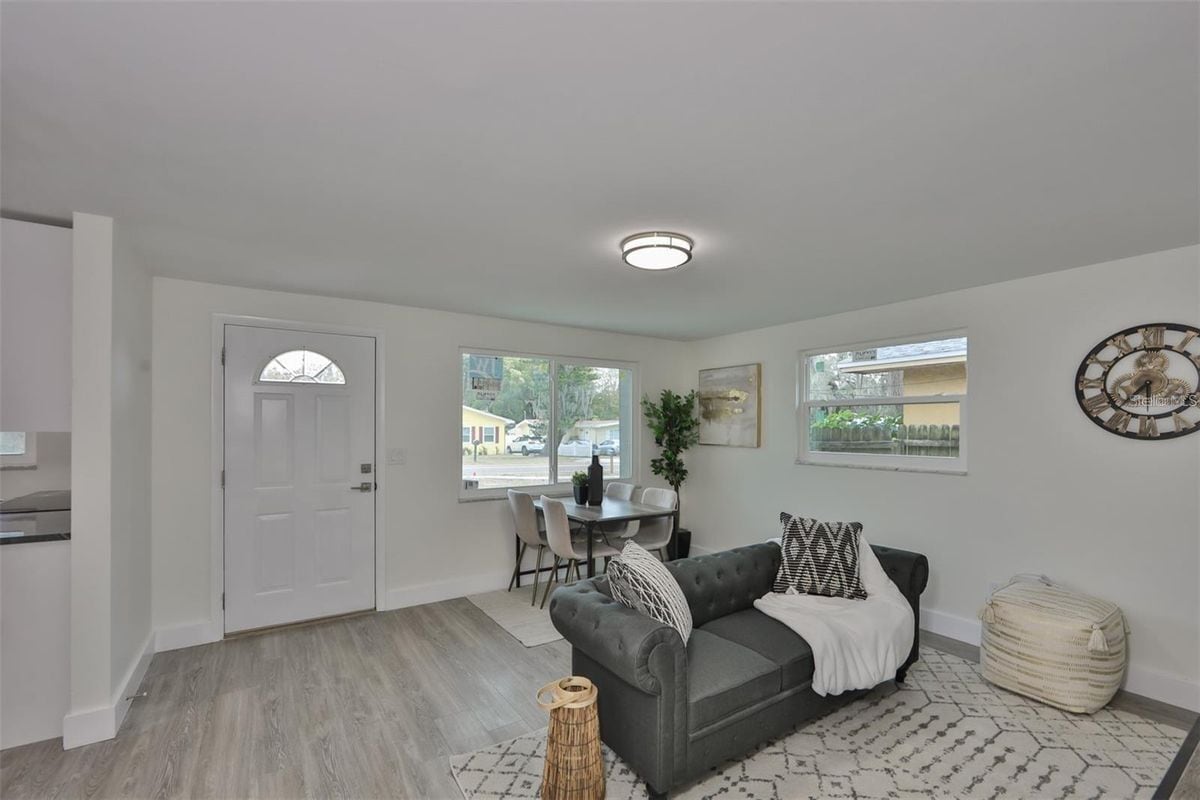 Building Photo - 2028 N Betty Ln