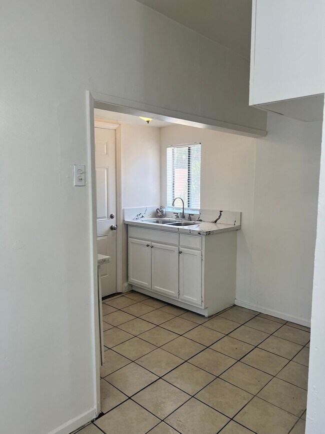 Building Photo - Concert Duplex