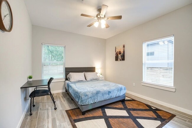 Building Photo - 3523 Bain St