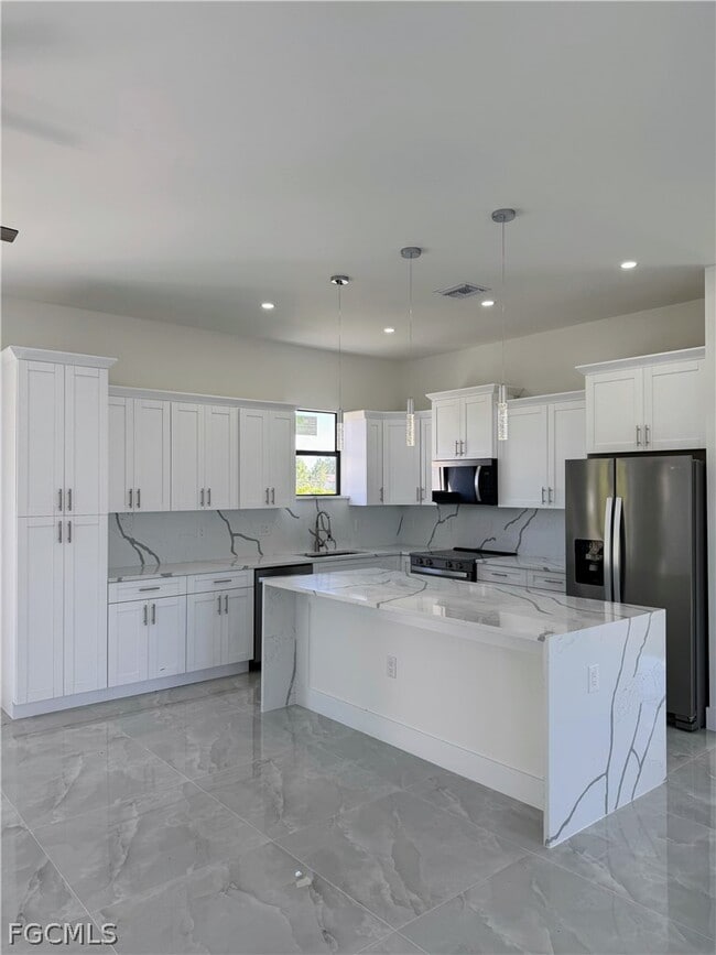 Building Photo - 735 Worth Ave S