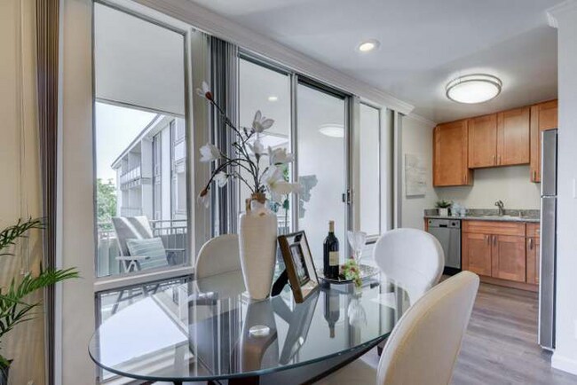 Building Photo - 1614 Hudson St