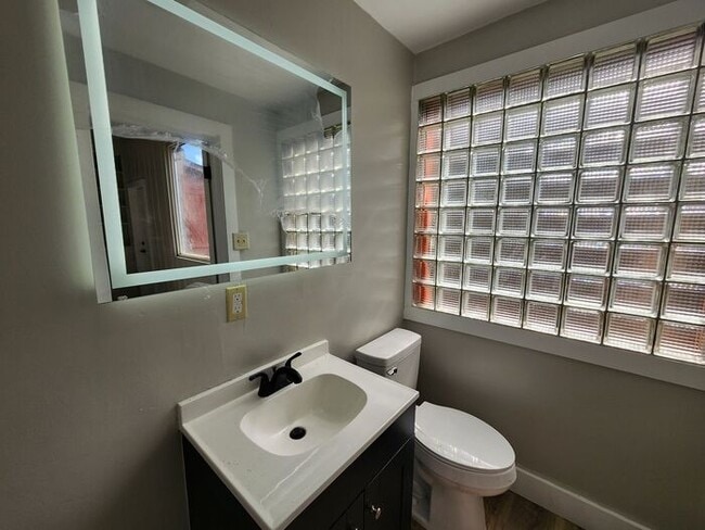 Building Photo - 1st Floor Apartment - 3 Bedroom/2 Bath Apa...