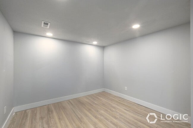 Building Photo - 42 W 500 N