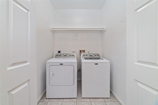 Building Photo - 22531 Heather Way Ct