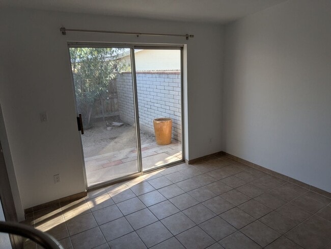 Building Photo - Triplex - 2 Bedroom and 1 Bath Unit