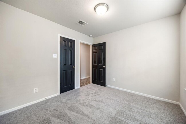 Building Photo - 22630 Rosebush Hl Rd