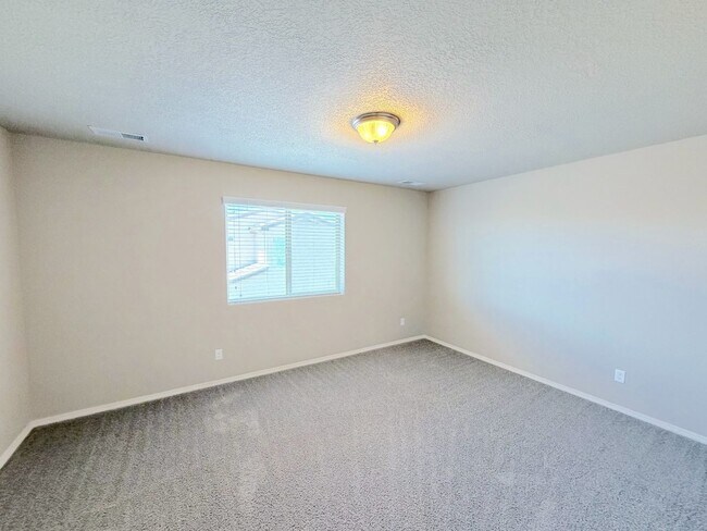 Building Photo - Beautiful 3-Bedroom Home in Tierra Oeste near Ladera/Unser. Refrigerated Air!