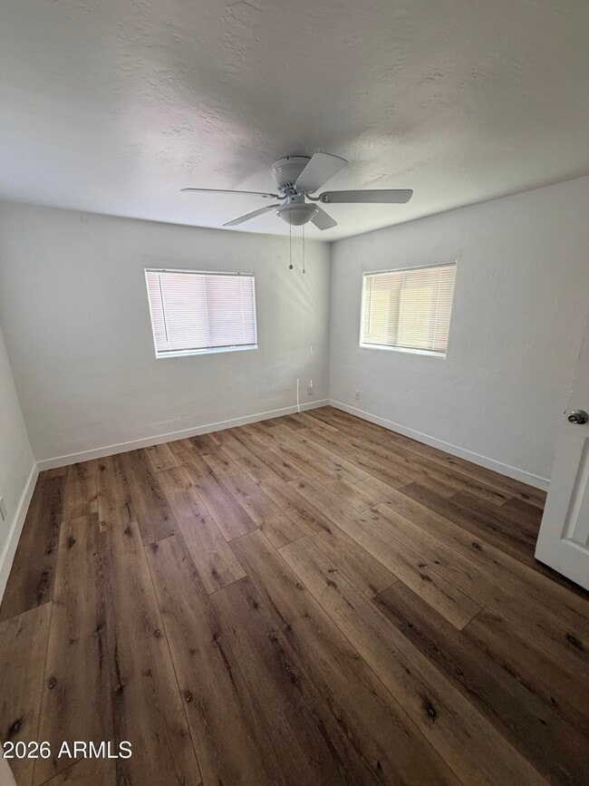 Building Photo - 2419 E Oak St