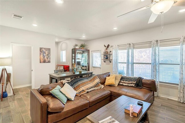 Building Photo - 217 Birch Oak Ln